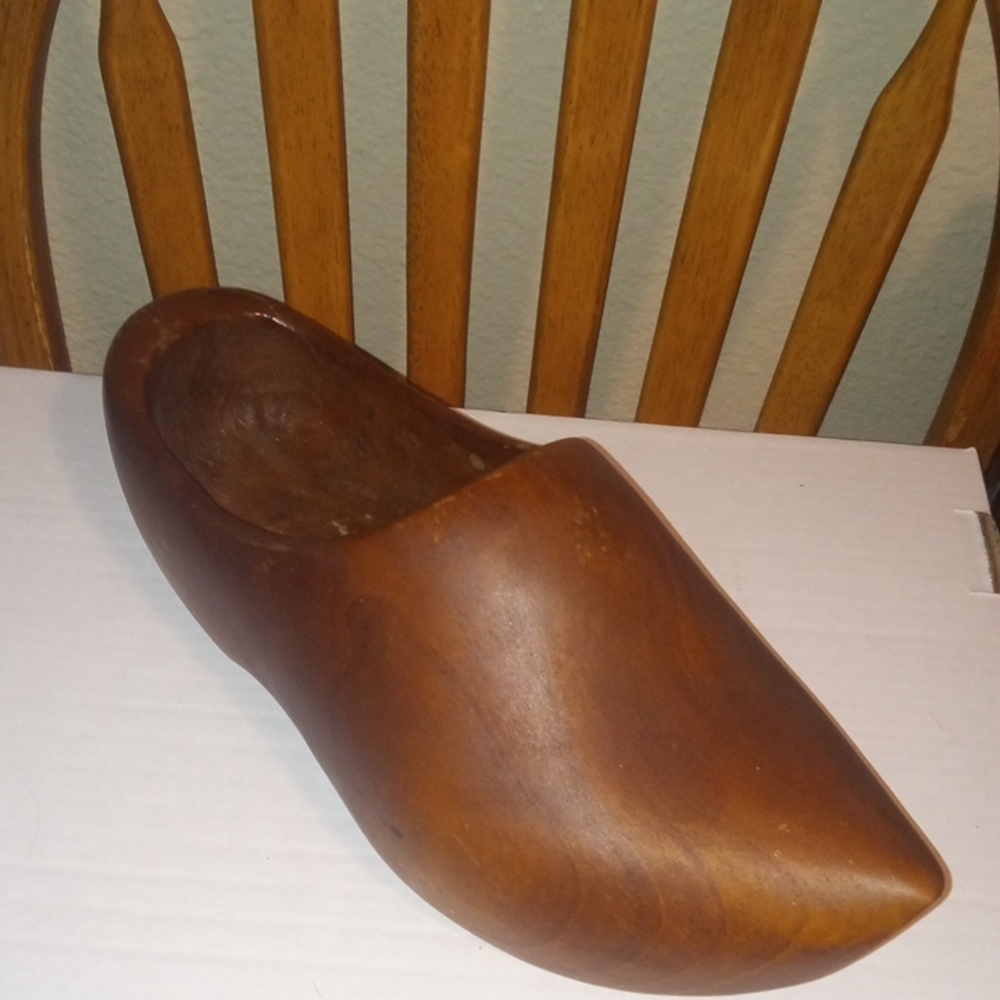 Elegant Wooden Art Sculpture